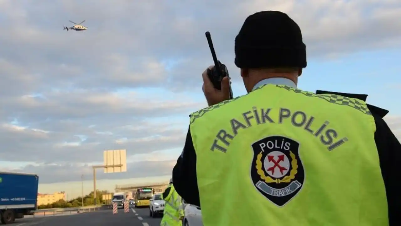 İzmir’de bir haftada 16 bin 450 trafik cezası haberinin görseli