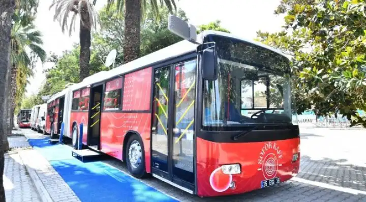 İzmir’in eski otobüsleri hurda değil kafe oluyor