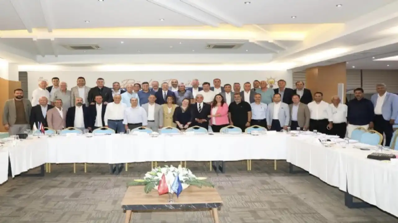 AK Parti İzmir’de, önceki dönem belediye başkan adaylarıyla beyin fırtınası haberinin görseli