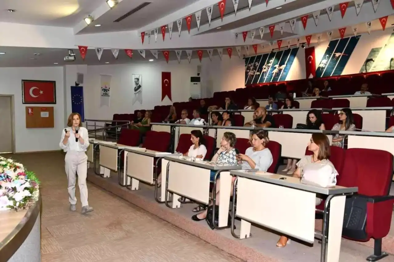 Çiğli Belediyesinden kadın-erkek eşitliğine destek haberinin görseli