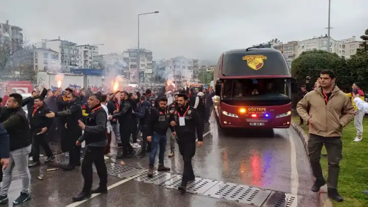 Göztepe taraftarından coşkulu karşılama