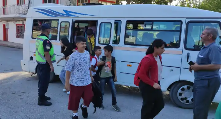 İzmir'de jandarmadan okul ve çevresi denetimi