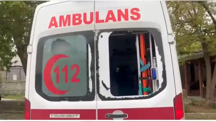 Ambulansa defalarca kez saldırdı haberinin görseli