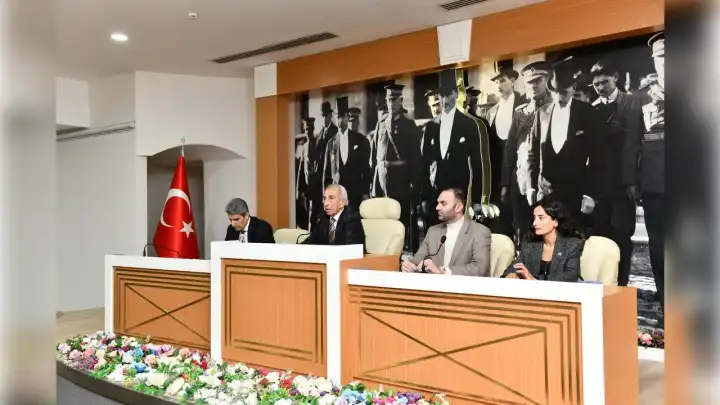 Çiğli’de gündem İmamoğlu, Bahçeli ve Pikachu haberinin görseli