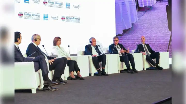 Ekrem İmamoğlu’na uluslararası destek haberinin görseli