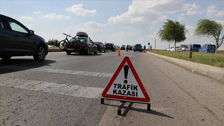 Muğla'da can pazarı: Kamyonet ile otomobil çarpıştı haberinin görseli