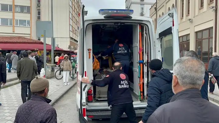 Yolda yürürken kalp krizi geçirdi haberinin görseli