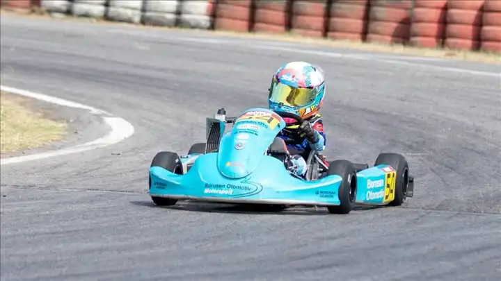 Zayn Sofuoğlu, karting yarışlarında podyuma çıktı