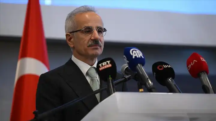 Bakan Uraloğlu, Instagram’ın ‘Genç Hesapları’ özelliğini değerlendirdi haberinin görseli