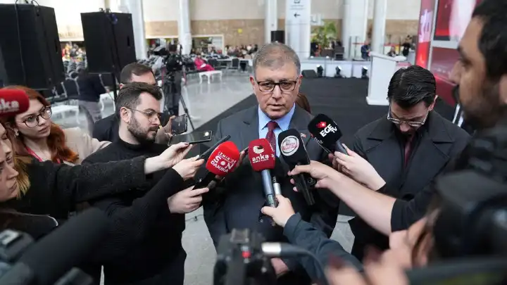 Başkan Tugay’dan kesinti tepkisi: Başka ülkenin belediyesi gibi  haberinin görseli