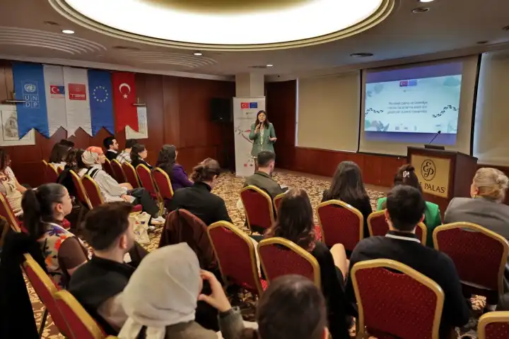 Gençler, Konak’ta iklim krizine karşı harekete geçti haberinin görseli