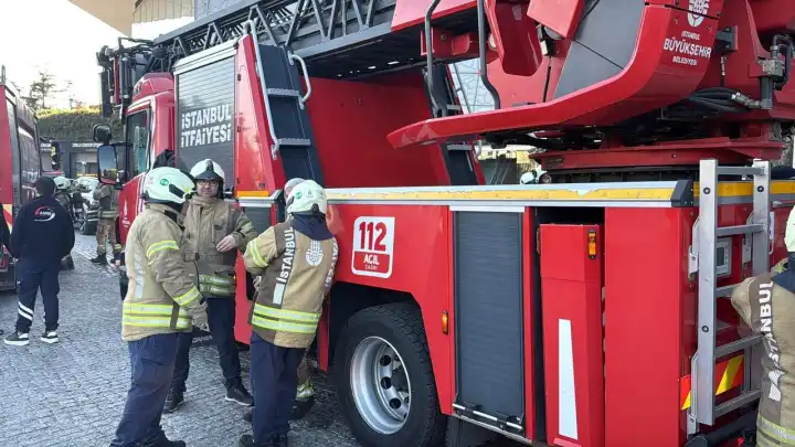 İstanbul'da AVM yangını! haberinin görseli