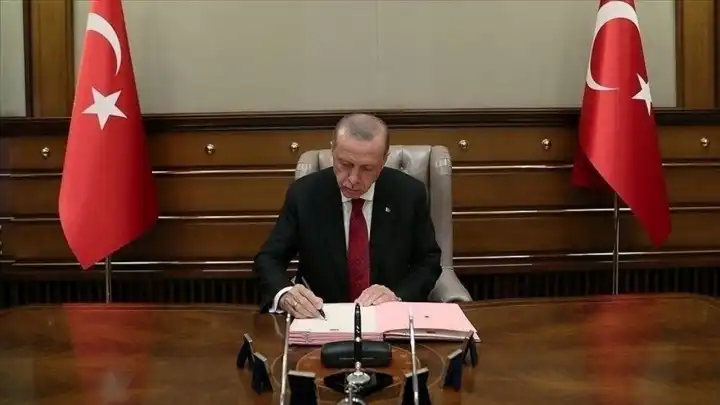 Cumhurbaşkanı Erdoğan'ın onayıyla kamu kurumlarında yeni atamalar: Resmi Gazete’de yayımlandı haberinin görseli