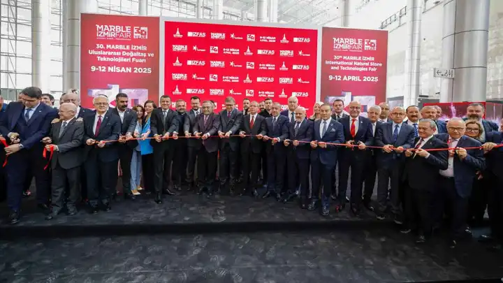 Fuar için İzmir'e gelen yerli ve yabancı misafirler 30 yıldır kente Marble bereketi yaşatıyor haberinin görseli