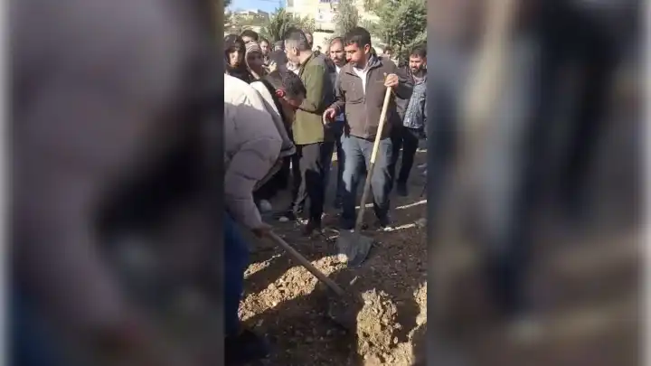 Ses geldiği iddiasıyla mezarı açıldı! haberinin görseli