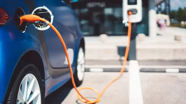 Elektrikli araçlara özel yeni kural! Şarj etmeyene park yasak haberinin görseli