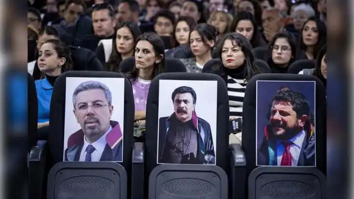 Başkan Tugay huhukçuların direnişine destek verdi haberinin görseli