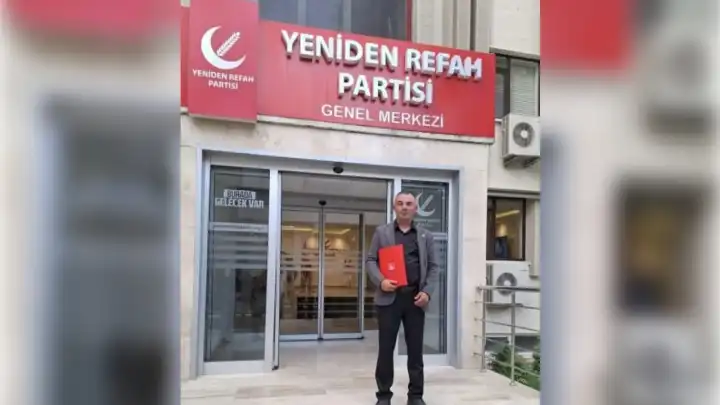 Yeniden Refah Partisi'nde yaprak dökümü: 17 istifa! haberinin görseli