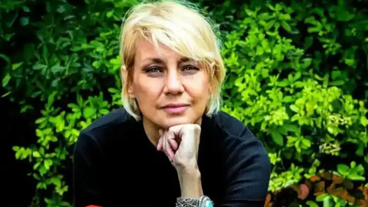 Gazeteci Gözde Yener Birman İzmir’de deneyimlerini anlatacak haberinin görseli