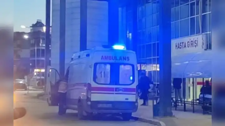 İzmir'de bıçaklı kavga : 1 kişi ağır yaralandı! haberinin görseli