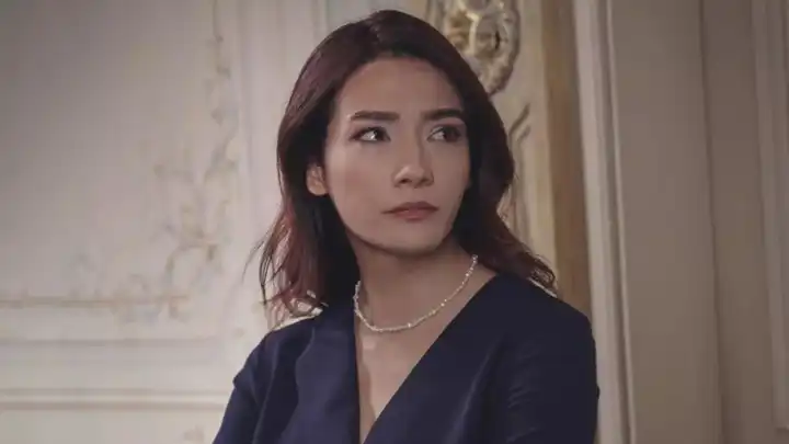 Aybüke Pusat'a bir darbe de sahneden geldi! haberinin görseli