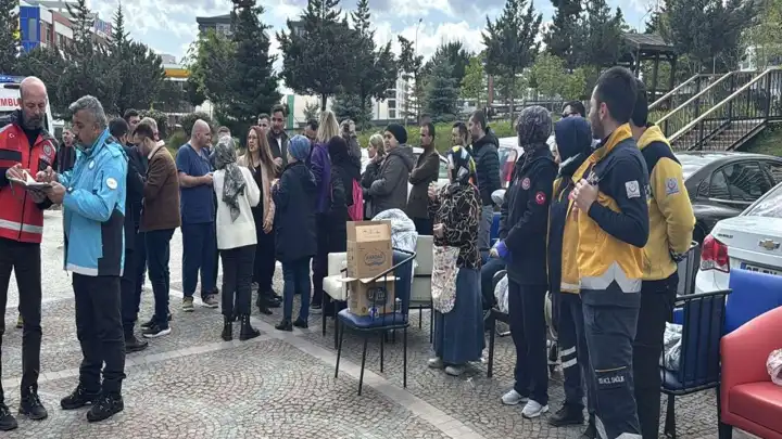 Huzurevinde korkutan yangın:85 kişi tahliye edildi! haberinin görseli