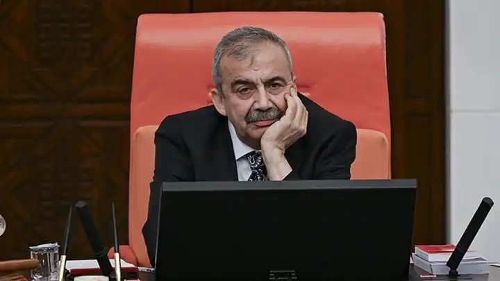 Kalp krizi geçiren Sırrı Süreyya Önder'in son durumu hakkında açıklama haberinin görseli