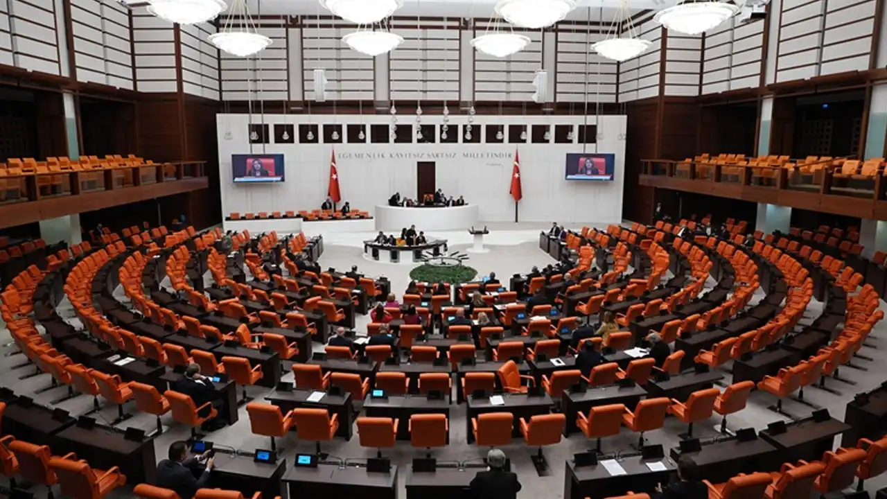 Meclis'te çalışmalara iki gün ara verildi! haberinin görseli