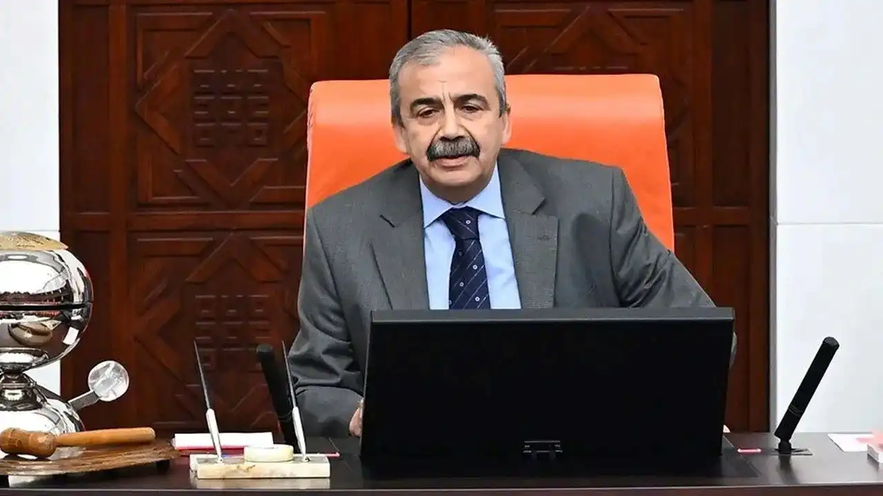 Sırrı Süreyya Önder'in 12 saatlik ameliyatı bitti: Yoğun bakıma alındı!