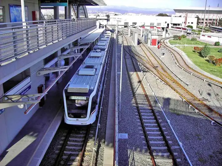 İzmir haber: Halkapınar’da yolcu treninin bir vagonu raydan çıktı haberinin görseli