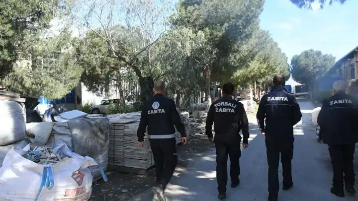 Torbalı kaldırım işgaline geçit vermiyor haberinin görseli