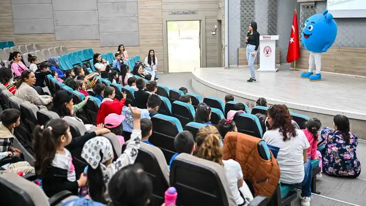 Bornova'da miniklere suyun önemini ve tasarruf yöntemleri anlatıldı haberinin görseli