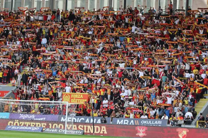 Göztepe, Beşiktaş karşısında ilk yarıda geride  haberinin görseli