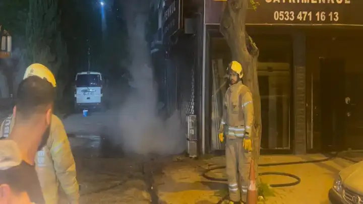 Bayrampaşa’da doğal gaz kutusunda yangın: İş yerine sıçradı haberinin görseli