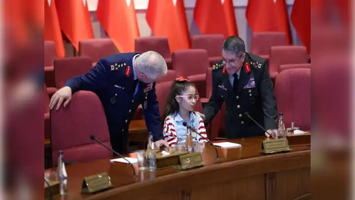 Bakan Güler, şehit ve gazi çocuklarıyla bir araya geldi