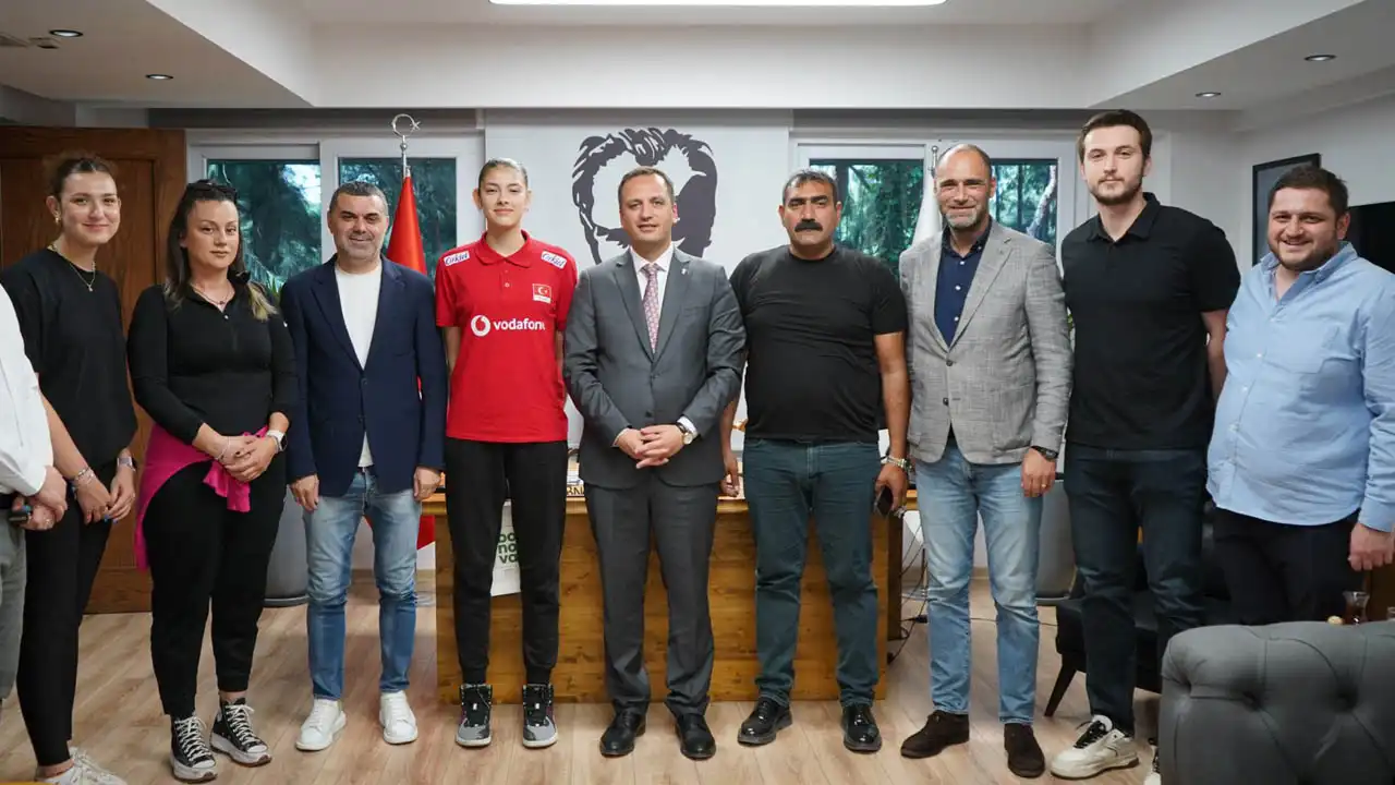 Başkan Eşki’den milli takıma davet edilen sporcuya tebrik: Bu gurur hepimizin haberinin görseli