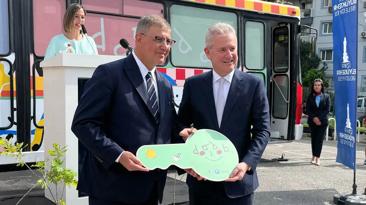 Başkan Tugay: Çocuklarımıza umudu hediye ediyoruz   haberinin görseli