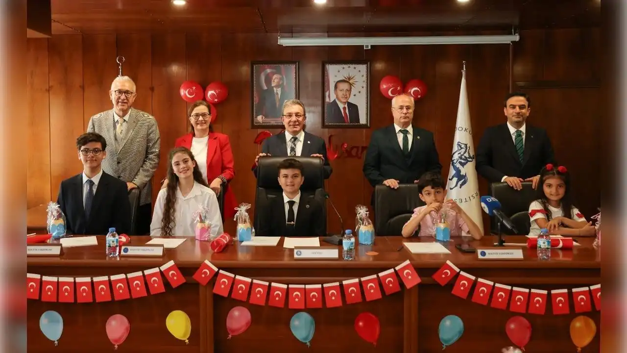DEÜ'de koltuklar çocuklara emanet haberinin görseli