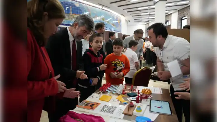 İzmir’de bilim ve sanatın zirvesi