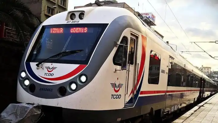 Rayların peşinde Ege'nin kalbine: İzmir’den trenle gidebileceğiniz 4 rota