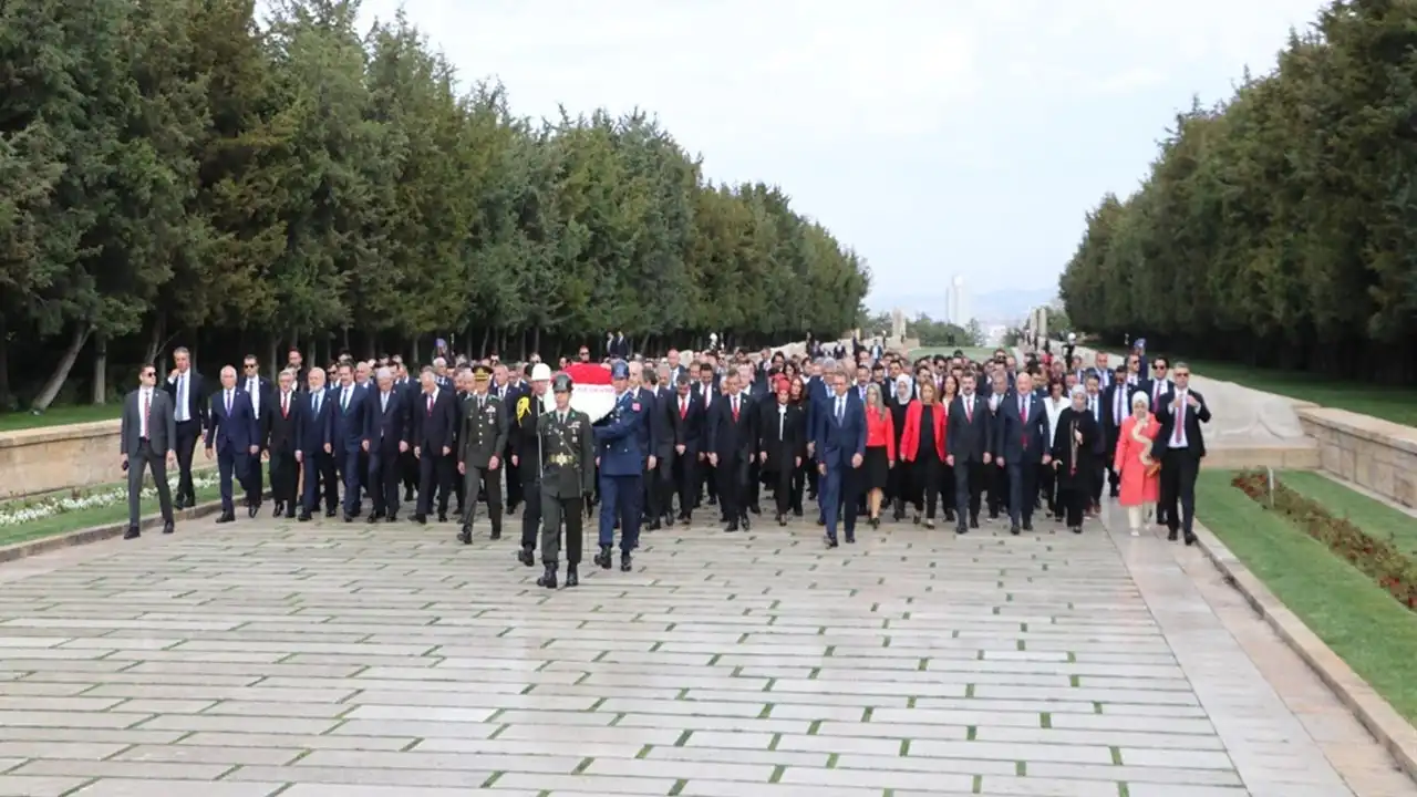 23 Nisan’da devlet erkanından Anıtkabir’e ziyaret haberinin görseli