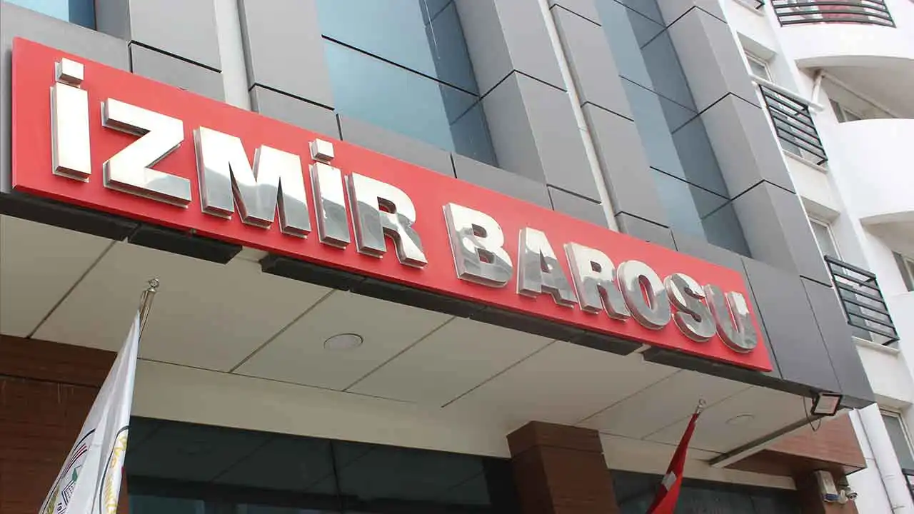 İzmir Barosu: Avukatlardan elinizi çekin haberinin görseli