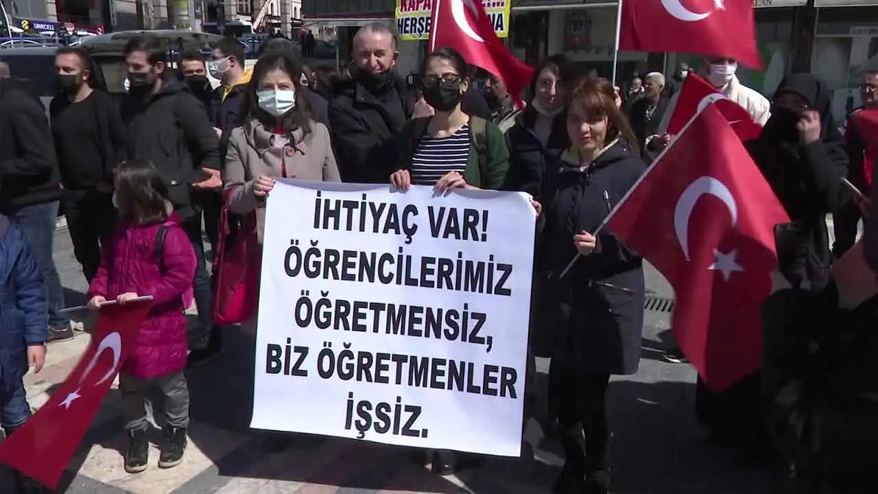 Özel sektör öğretmenleri: Ya taban maaş ya atama haberinin görseli