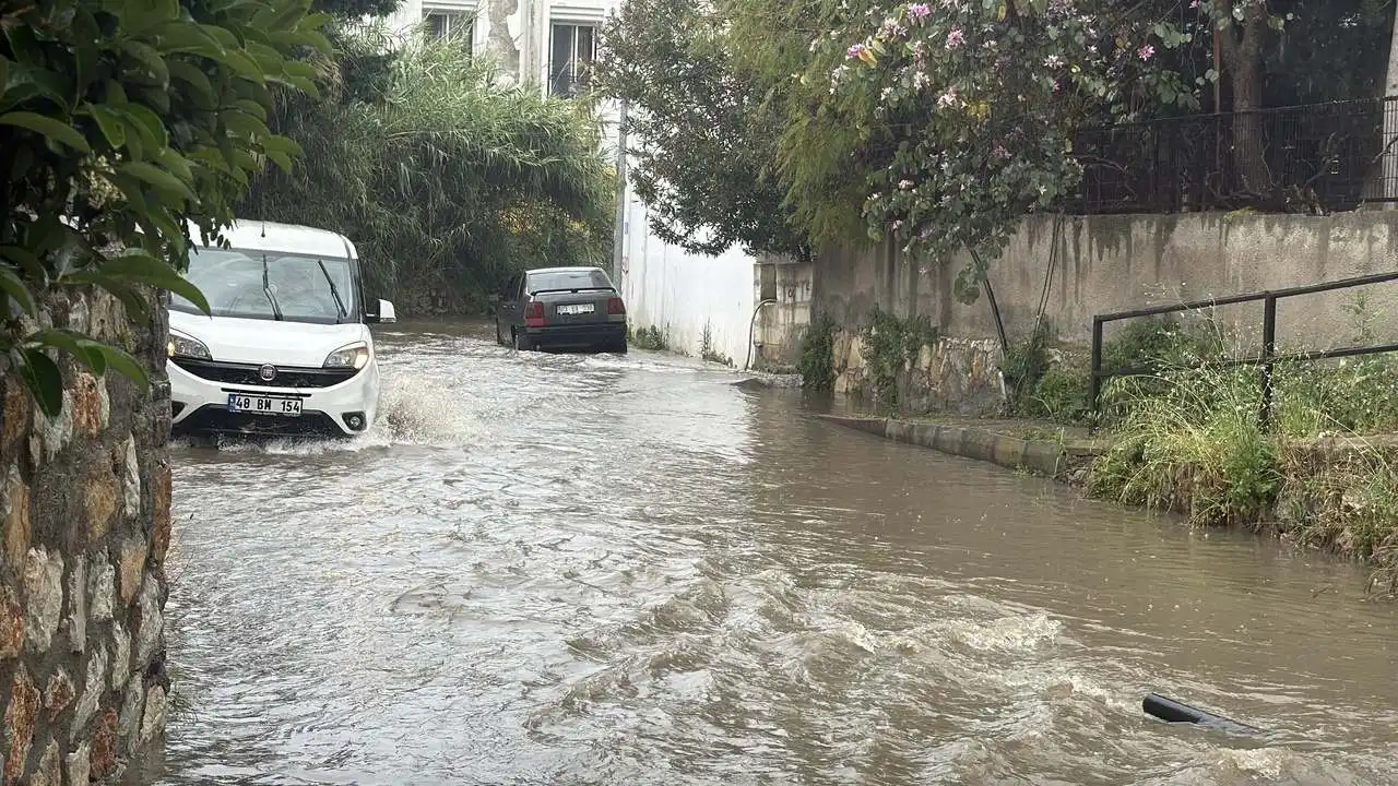 Bodrum’da sağanak etkili oldu haberinin görseli