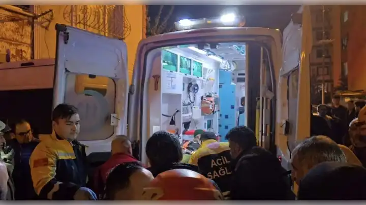 İstanbul'da toprak kayması: 1 kişi göçük altında