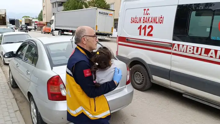Moloz çuvallarının üzerine düşen küçük kız hastanelik oldu