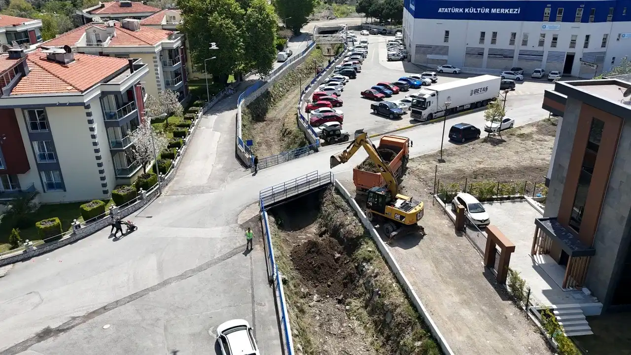 11 ilçede Körfez’e dökülen derelerde temizlik çalışması yapılıyor haberinin görseli