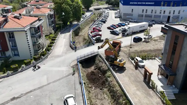 11 ilçede Körfez’e dökülen derelerde temizlik çalışması yapılıyor