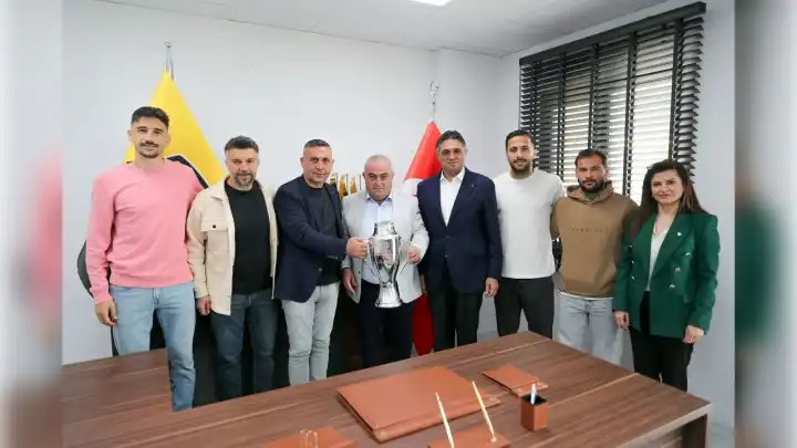 Aliağaspor FK, şampiyonluk kupasını aldı