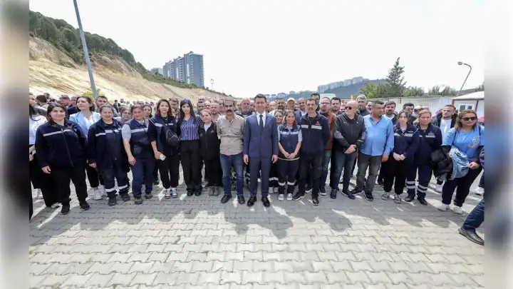 Başkan Önal, şantiyede işçilerle 1 Mayıs'ı kutladı